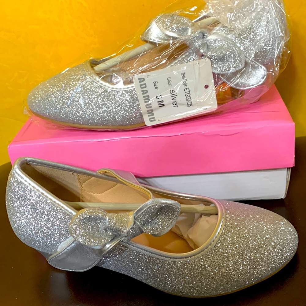 Girl’s shoes